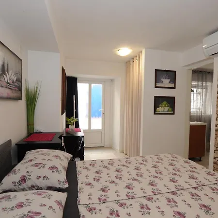 Holidays House - Bella Nicol Lejlighed *