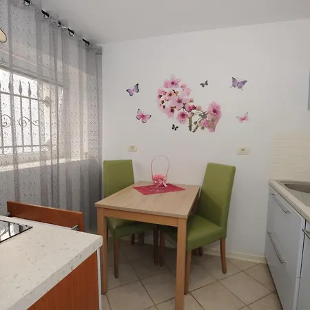 Holidays House - Bella Nicol Lejlighed *