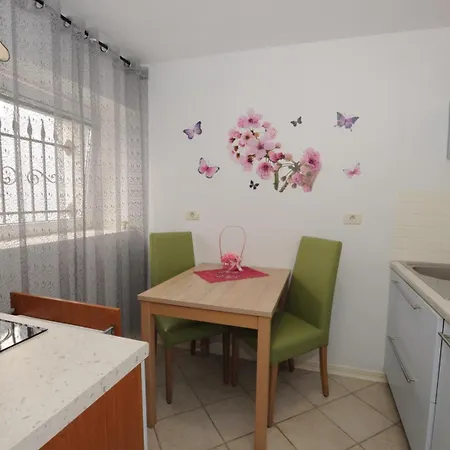 Počitniška hiša House - Bella Nicol