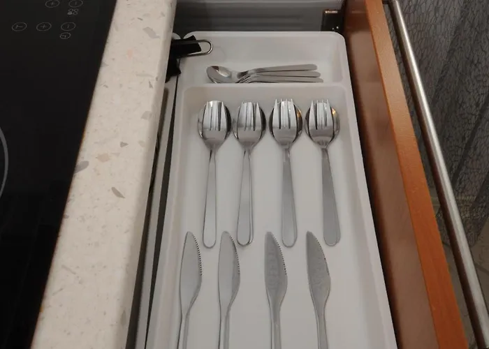 Holidays House - Bella Nicol *